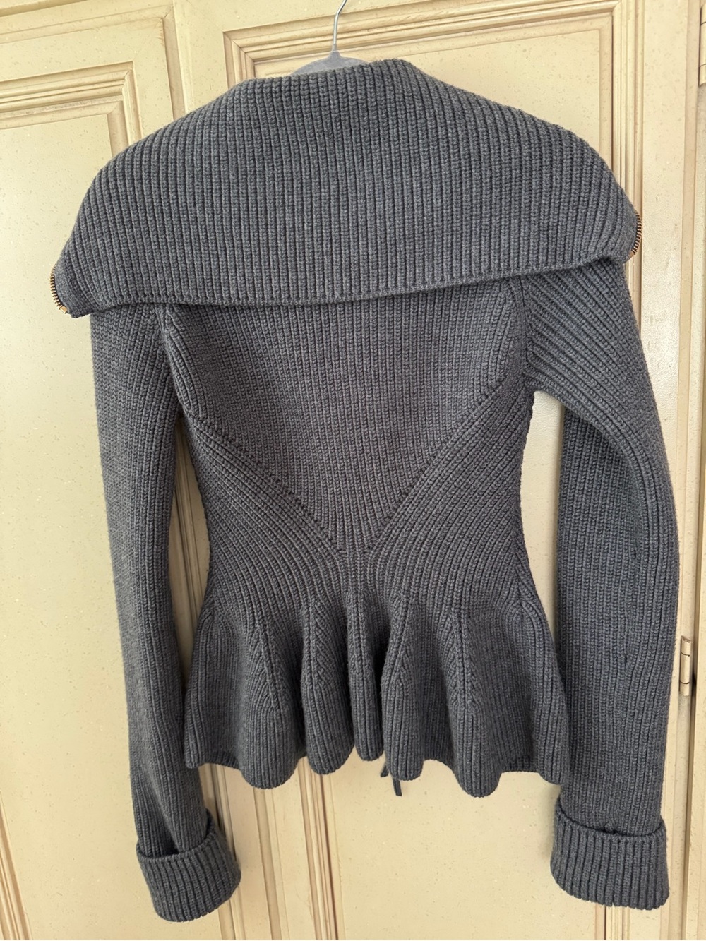 Alexander McQueen Charcoal Gray Ribbed Peplum Zip Cardigan with Gold Zipper - Picture 5 of 6